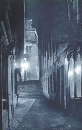 A dark alleyway on Strand that features on our London Ghost Walk.