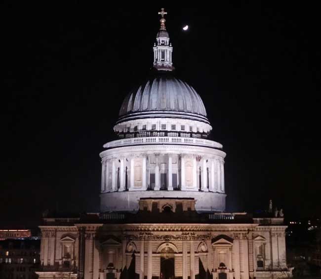 St Paul's Cathedral by night.